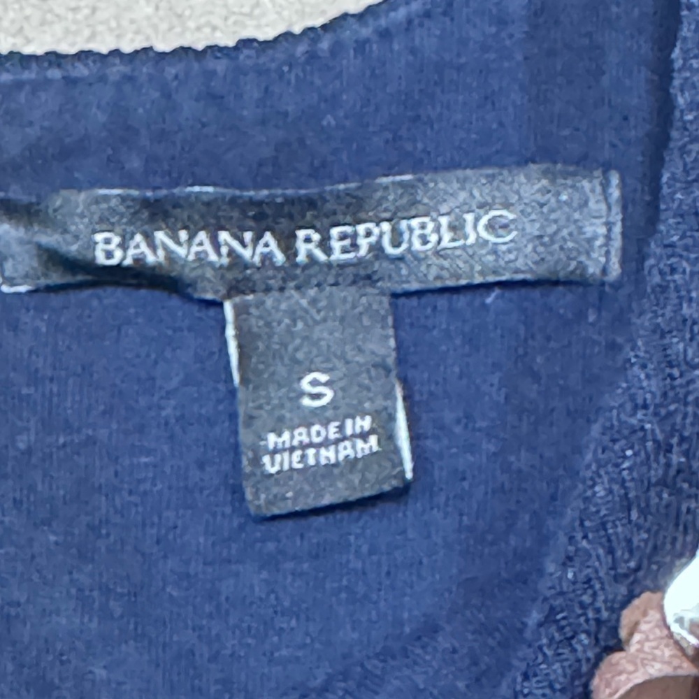 Banana Republic Blue Sleeveless Blouse with Floral Accent - Picture 3 of 5